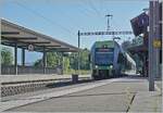 Der BLS RABe 535 111  Lötschberger  Auf dem Weg nach Zweisimmen beim Halt in Wimmis.