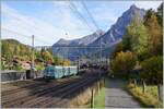 Mit dem BLS Steuerwagen BDt 957 (50 85 35 957-0 CH-BLS)  an der Spite verlässt ein Auto-Tunnelzug den Bahnhof Kandersteg auf dem Weg zum Lötschbergtunnel mit dem Ziel Goppenstein.