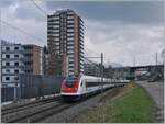 Ein SBB ICN ist bei Grenchen auf der Fahrt in Richtung Biel/Bienne.