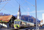 Die ehemalige VHB (Vereinigte Huttwil-Bahnen) / Strecke der ursprünglichen Huttwil-Wolhusen Bahn (HWB): Ausfahrt aus Menznau der BLS NINA 525 006 als luzerner S7  Richtung Huttwil und Langenthal.