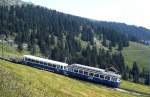 Kurz vor Rigi Staffel ist ein BDeh 2/4 der Arth-Rigi-Bahn im Juli 1983 unterwegs, oben links ist die Bergstation Rigi Kulm erkennbar.