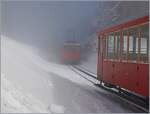 Gleich darauf folgt mit dem Beh 2/4 N° 4 (SLM/BBC, Baujahr 1953) ein weiterer Zug in Richtung Vitznau. 

24. Feb. 2018