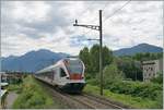 Der SBB FFS RABe 524 102 auf der Fahrt in Richtung Bellinzona hat den Halt Riazzino verlassen.