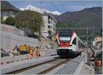 Der SBB TILO RABe 524 011 noch in der alten Farbgebung fährt zwischen Locarno und Tenero durch die zukünftige Station Minusio (in Funktion ab dem 10.12.2023).