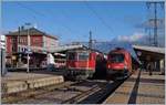 Mein erstes Bild im neuen Jahr ist auch gleich ein internationales: Während die SBB Re 4/4 II 11124 mit einem SBB IC 4 von Singen nach Zürich ihren Startbahnhof verlässt, übernimmt die ÖBB 1116 279 den IC 4 (Zugnummer 280) von Zürich kommend, zur Weiterfahrt nach Stuttgart. 2. Jan. 2018