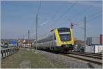 Der DB VT 612 605 als RE auf der Fahrt nach Singen bei Neunkirch im Klettgau.