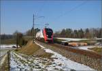 RABe 502 203-8 scheint nicht zu wanken trotz schneller Fahrt, völlig gerade auf dem Gleis, dabei war er subjektiv deutlich schneller als der nachfolgende GTW.