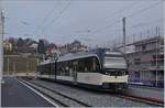 Der CEV MVR SURF GTW ABeh 2/6 7503  Blonay-Chamby  nach Vevey beim Halt im vollständig neu gestalteten Bahnhof St-Légier Gare.