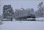 Der CEV MVR ABeh 2/6 7506 unterwegs nach Vevey beim Halt in Château de Blonay. Im Hintergrund das namensgebende Schloss. 

25. Jan. 2021