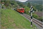Les chemin de fer disparus - Die verschwundenen Bahnen (RhB Bellinzona -Mesoco 1907 - 2016) - wenn auch der RhB Bernina Bahn ABe 4/4 I 35 wohl nie im Misox im Einsatz war, erinnert der RhB Bernina Bahn ABe 4/4 I 35 an die verschwundene Strecke im Misox. Das Bild zeigt den RhB Bernina Bahn ABe 4/4 I 35 der Blonay Chamby Bahn mit einem Güterzug 3562 beim Einfahrsignal von Blonay auf dem Weg nach Blonay.

13. September 2025