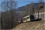 Auf einen ABDe 8/8 hatte ich gehofft, mit einem  Alina  gerechnet und dann kann dieser Bt-Be 4/4-Bt als Regionalzug 2224 Montreux - Zweisimmen kurz vor Les Avants angefahren.