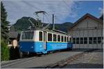 Für die Fahrzeugparade wird der Bhe 2/4 207 beim Depot von Glion aufgestellt.