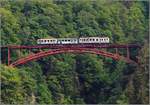 Historischer Triebwagen der Aigle–Sépey–Diablerets-Bahn (A.S.D.) BCFe 4/4 1 auf der Vanex-Brücke.