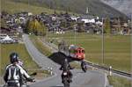 Deh 4/4 55 der Matterhorn-Gotthard-Bahn zieht einen Regionalzug das Wallis hinauf Richtung Andermatt.