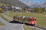 Deh 4/4 55 der Matterhorn-Gotthard-Bahn zieht einen Regionalzug das Wallis hinauf Richtung Andermatt.