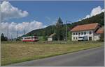 Der transN (ex cmn) BDe 4//4 N° 8 ist als R 22 319 von La Chaux de Fonds nach Les Ponts de Martel unterwegs und verlässt den kleine Ort Les Coeudres in Richtung Les Ponts de Martel, wo er er gut sechs Minuten ankommt und nach einer Kurzwende von zwei Minuten nach La Chaux de Fonds zurück fahren wird. 

27. Juni 2024