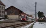 Der TPF Be 2/4 101 und ABe 2/4 102 (mit Zwischenwagen) erreichten als S 52 14904 von Châtel-St-Denis nach Bulle den Bahnhof Semsales.