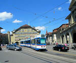 Das Ende naht - die Tramwagen des RBS 81-89: Gebaut 1987/88 in Anlehnung an das Tram 2000 von Zürich, mit einem langen Mittelteil ohne Eingangsbereich und mit Vis-à-vis-Bestuhlung wie in