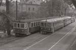 Kreuzung zweier SZB Züge am Tierspital (heute: Henkerbrünnli), links mit Steuerwagen 82, rechts der ganz neue Steuerwagen 85, der nur wenige Wochen hier fuhr, bevor die Strecke wegen