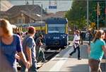 Zug der Berner-Oberland-Bahn fhrt aus Wilderswil aus.