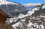 Gestochen klar die Sicht über Wengen und bis in die Berge jenseits von Interlaken.