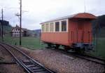 Der kleine Wagen B 16 der Oberaargau-Jura-Bahn (OJB) an der heute stillgelegten Endstation Melchnau, 26.April 1970.