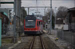 Warten auf das Bierlisi. 

Be 4/8 111 'Jupiter' in Langenthal Gaswerk fädelt von der Melchnauer Strecke auf die Langenthal-Jura-Bahn ein. Februar 2026.