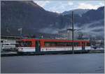 Seit ein paar Jahren erreichen die Zge aus Innertkichen Bahnhof von Meiringen, davor endete der Zuglauf ein paar hundert Meter stlich des Bahnhof im einen MIB Bahnhof. Nun hat seit dem 1. Januar hat die Zentralbahn die MIB bernommen; trotzdem ist fr die Zge von und nach Innertkichen nur eine relativ kurze Perronkante auf Gleis 3 vorgesehen, verkehren doch die Zge nach Innertkirchen mit Gleichstrom im Gegensatz zu den Brnigbahnzgen. Und so ist die SBB via Zentralbahn nach der Aufgabe des Gleichstrombetriebes Genve -La Plaine vor ein paar Jahren wieder in den Besitze einer Gleichstrombahn gekommen. In Meiringen wartet der Zentralbahn Be 125 008 auf die Abfahrt nach Innertkichen. Der Triebwagen war bei der MIB als Be 4/4 8 gefhrt worden und im Innenraum mit mit 90 85 8470 008-6 beschriftet. 17. Februar 2021