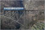 Der FART ABDe 6/6 31  Ticino  als Regionalzug 309 auf der Osorno Brücke bei Intragna.