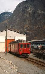 Einziges  Lebenszeichen  der Misoxer Bahn an diesem Märztag 1993 war der vor dem Depot in Grono Nord abgestellte BDe 4/4 491