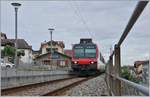 Ein Region-Alps Regionalzug wartet in St-Gingolph auf die Abfahrt Richtung St-Maurice.