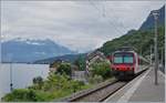 In St-Gingolph wartet ein RegionAlps Domino auf die Abfahrt nach Brig.