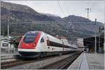 In der BLS (MLB) Station Grenchen Nord kreuzen stündlich die SBB ICN Biel - Basel.