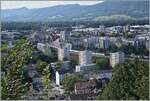 Wer von Bern nach Zürich fährt und fleissig in den Laptop tippt, hat sie vielleicht trotzdem schon mal einen Augenblick übrig gehabt, die Burg von Lenzburg zu beachten zu deren