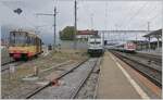 Bunte Bahn in Chavornay: Links wartet der TRAVYS/OC Be 4/8 003 auf die Abfahrt nach Orbe, in der Mitte die an die BLS vermietete RailPool 187 008-8 auf ihre Güterlast und rechts im Bild