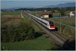 Bei Bolken, am ehemaligen Bahnwärterhäuschen vorbei, fährt ein ICN 500 auf dem Weg vom Lac Léman zum Bodensee durchs Mittelland.