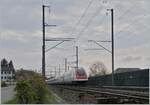 Ein SBB ICN RABe 500 hat Grenchen Süd verlassen und ist als IC5 auf dem Weg nach Lausanne.