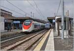 Der SBB  Giruno  RABe 501 018   Appenzell Ausserrhoden  erreicht als EC 307 den Bahnhof  Reggio Emilia und somit schon bald sein Ziel Bologna.