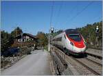 Ein SBB ETR 610 ist als EC 50 bei Mülenen von Milano nach Basel SBB unterwegs. 

10. Oktober 2018