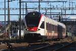 SBB 523 036 verlasst Pratteln am 13 Februar 2024 als S-Bahn nach Basel SBB.