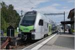 In Schwarzenburg mit seinem schmucken Stationsgebäude wartete der BLS MUTZ RABe 515 019 als S6 nach Bern auf die Abfahrt.