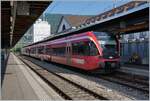 Der SBB GTW RABe 526 263 und ein weiterer warten in Biel/Bienne auf die Abfahrt in Richtung Jura, wobei in Sonceboz Sombeval  geflügelt  wird.