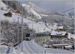 Der BLS MIKA RABe 528 105 ist bei Garstatt auf der Fahrt von Bern nach Zweisimmen.