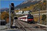 Ein Regio Alps Domino erreicht den Bahnhof von Leuk.