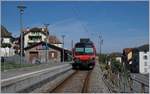 Im Bahnhof von St-Gingolph wartet ein Walliser Regio Alp Domino auf die Abfahrt als Regionalzug 6115 nach Brig.