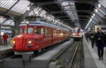 Churchill durfte da schon mitfahren - 

..., deshalb heute der Name Churchill Pfeil. Auf dem Nachbargleis im Züricher Hauptbahnhof fährt ein ICE ein.

06.03.2025