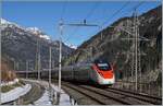 Auf der Suche nach einer Fotostelle ging ich etwas in nördlicher Richtung und schon bald tauchte ein nach Süden fahrender SBB RABe 501  Giruno  auf. 

21. Jan. 2025