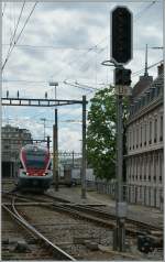 Der SBB RABe 511 116 erreicht Lausanne.