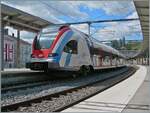 Noch zu selten kommen die Léman Express Züge von Genève bis nach Bellgarde. Nun wird darüber nachgedacht, die Frequenzen bedeutend zu steigern. 

Der SBB LEX RABe 522 226 ist in Bellgarde angekommen und wendet hier für die baldige Rückleistung. 

26. August 2024