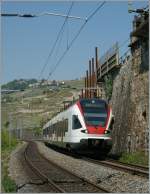 Ein SBB Flirt 523 028 auf dem Weg nach Villenveuve kurz vor dem Halt St-Saphorin am 26.